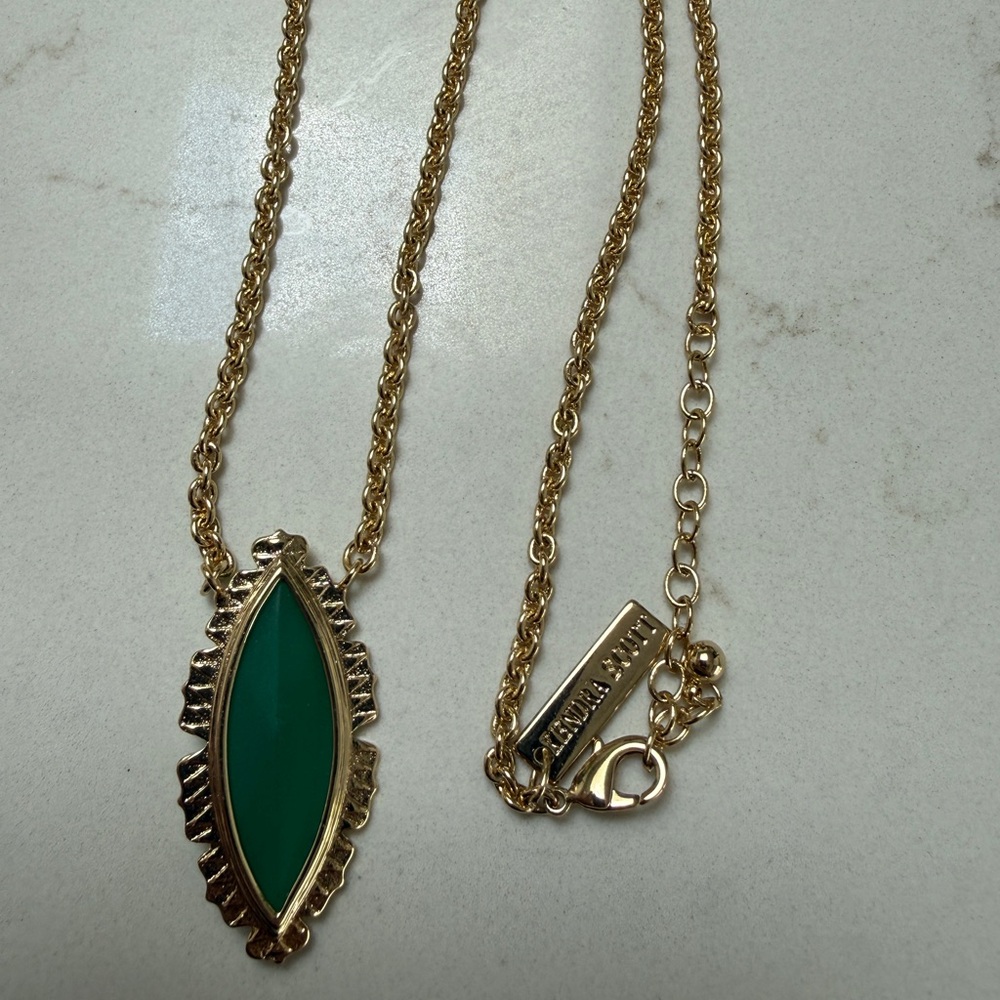 Kendra Scott Elisa Necklace – Green Chalcedony